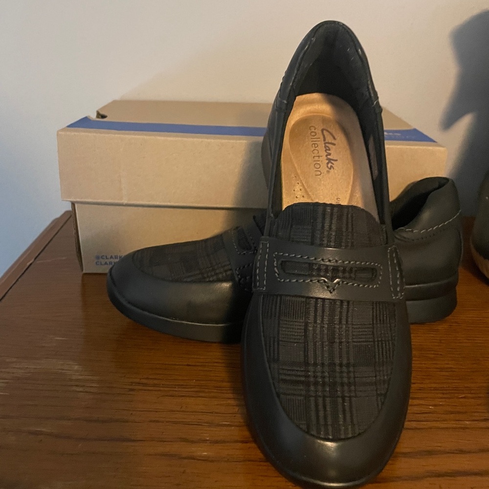 Clarks Women's Black Plaid Loafers